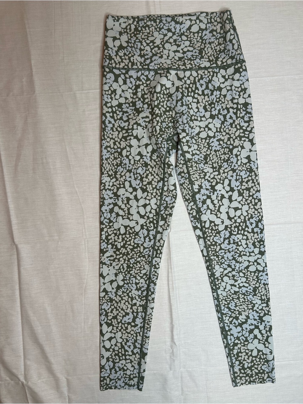 Two piece set Offline - Picture 2 of 8